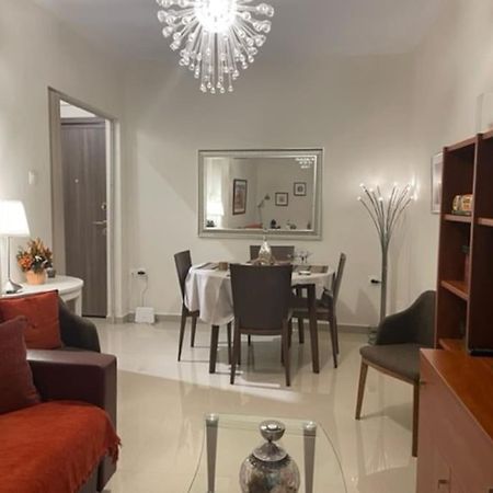 Crimson Suite: 1-Bedroom Apartment In Thessaloniki Buitenkant foto