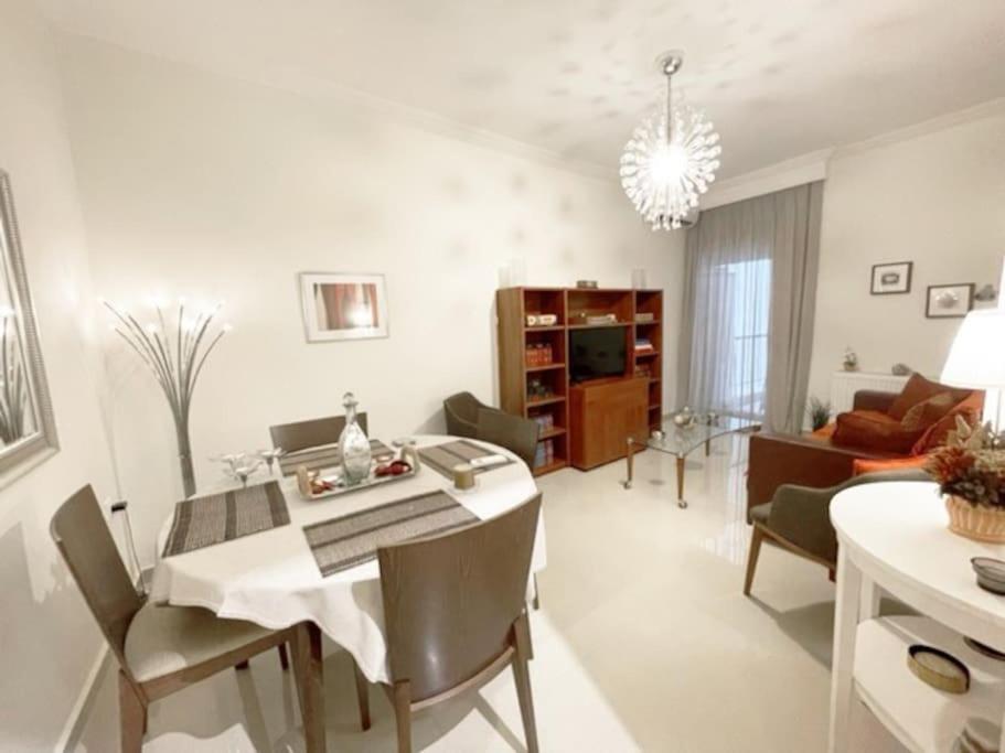 Crimson Suite: 1-Bedroom Apartment In Thessaloniki Buitenkant foto