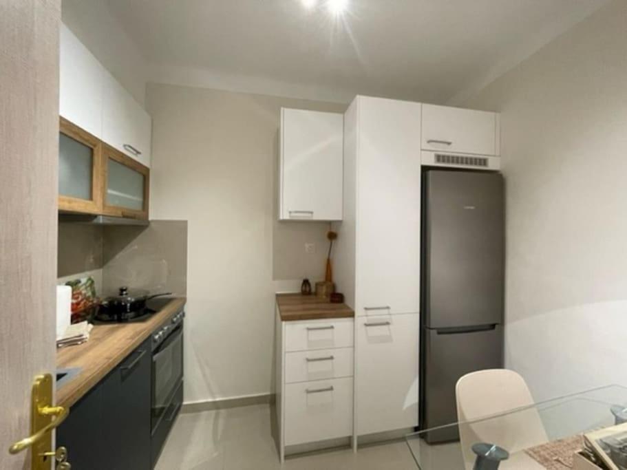 Crimson Suite: 1-Bedroom Apartment In Thessaloniki Buitenkant foto